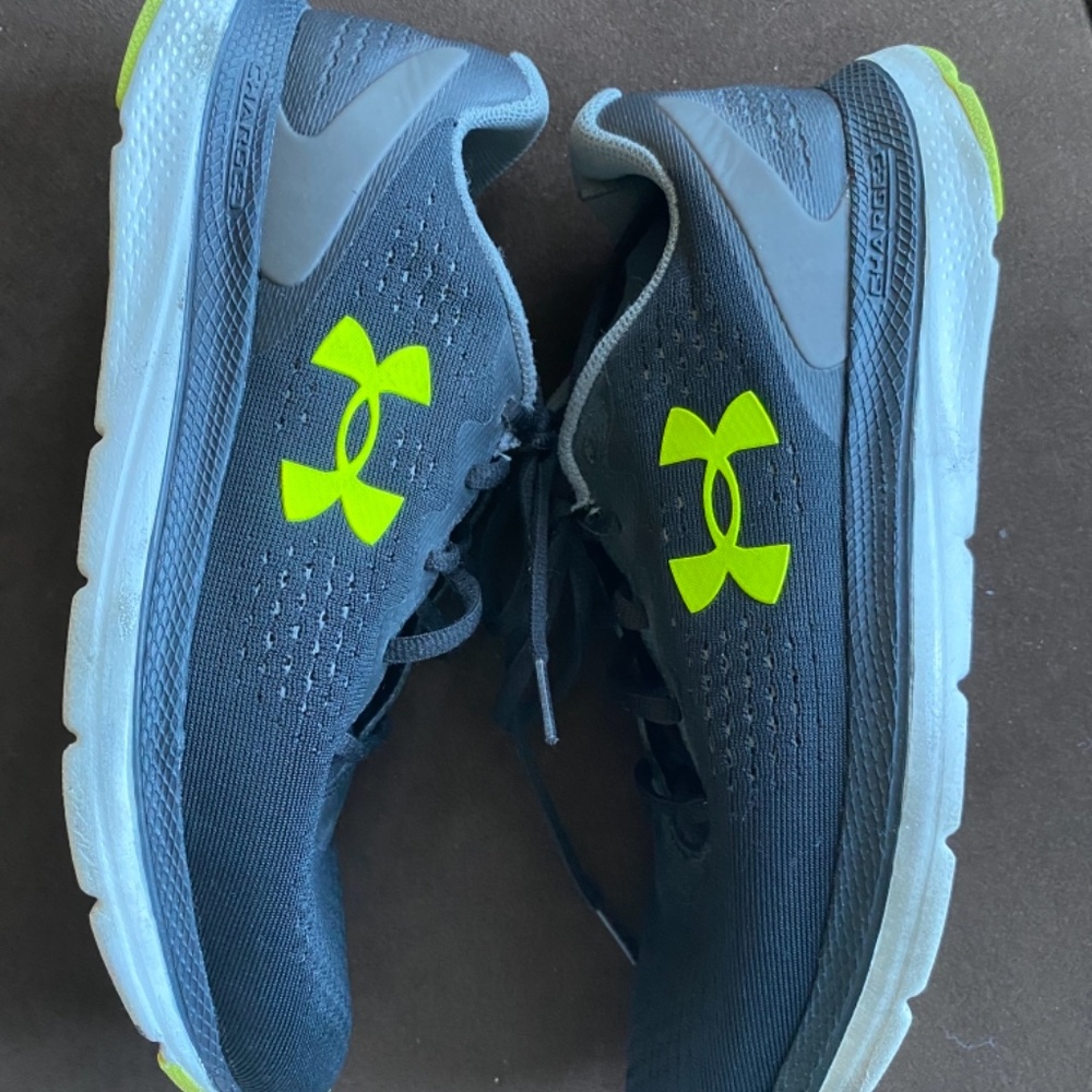 Under Armor Shoes   7.5 - Picture 2 of 6